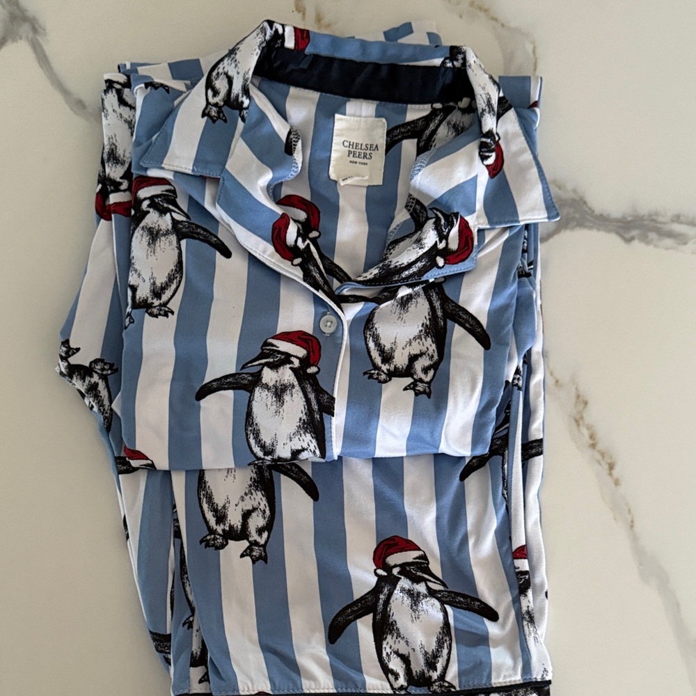 Chelsea Peers Penguin Holiday Print Pajama Set